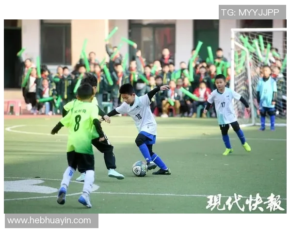 绿茵场上小学生心中的足球球星闪耀追梦故事